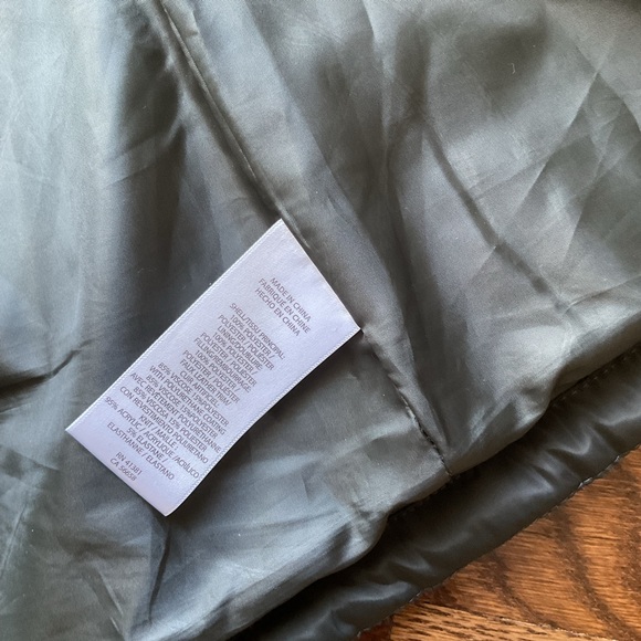 Dark Gray/ black color
Great condition - Picture 7 of 16